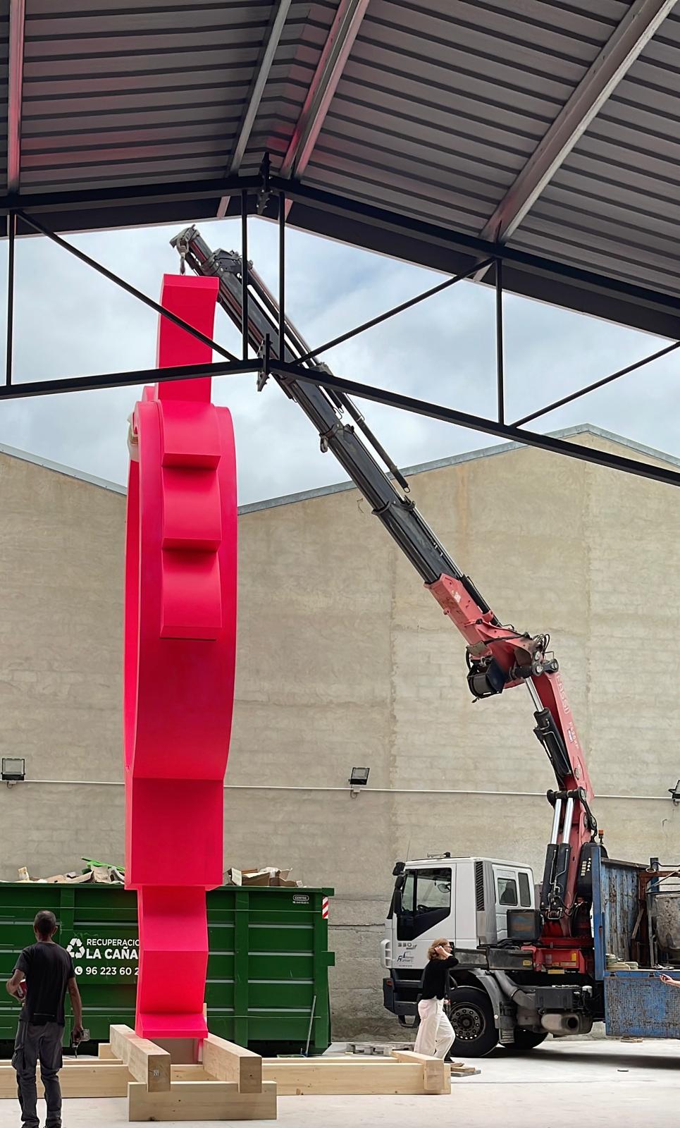 Tail and lower body of the Dimoni rigged vertically